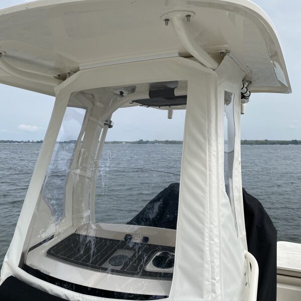 Console Enclosure on Boston Whaler Dauntless 220
