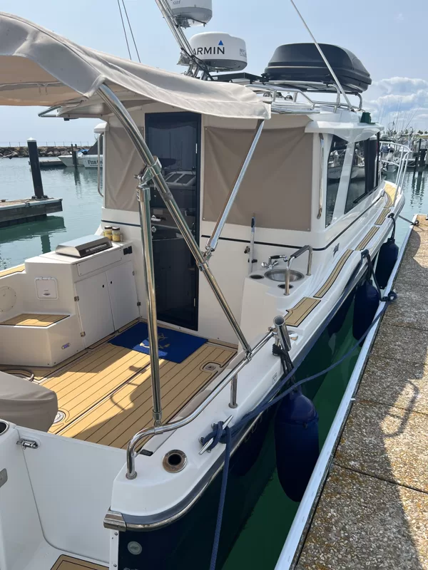 OrthoDek flooring on Cutwatter 28
